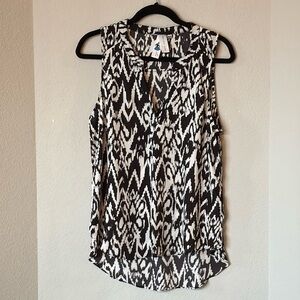 Society Girl Abstract Sleeveless Blouse XL Black White Split Neck